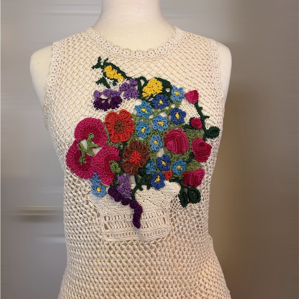 Crochet Floral Sleeveless Top
